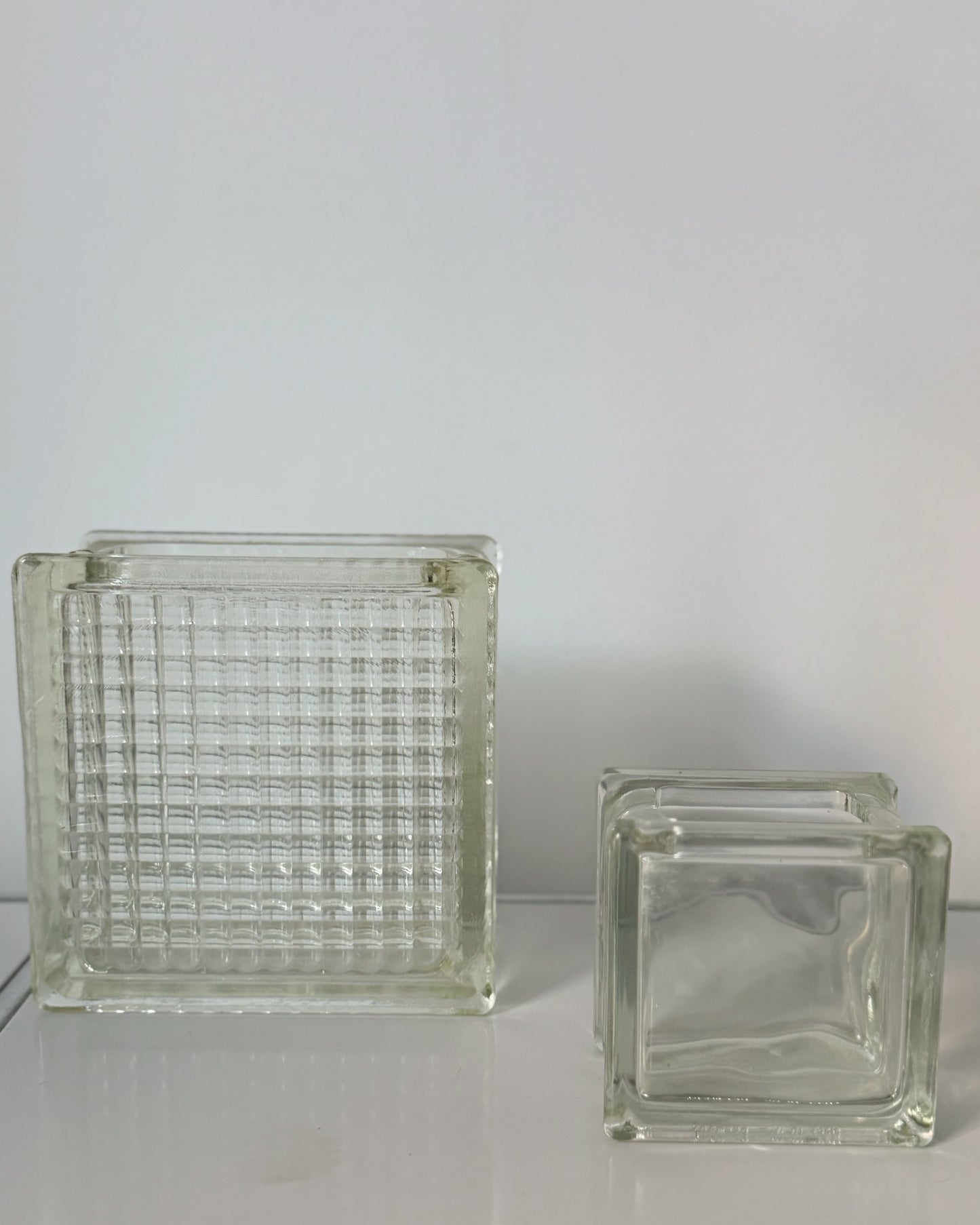 Vase en verre moulé vintage