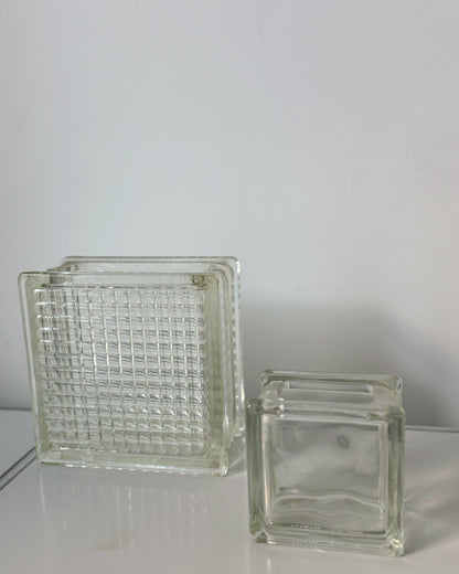 Vase en verre moulé vintage