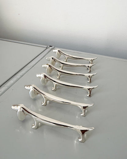 Ensemble de 6 porte couteaux teckel 1970 plaqués argent