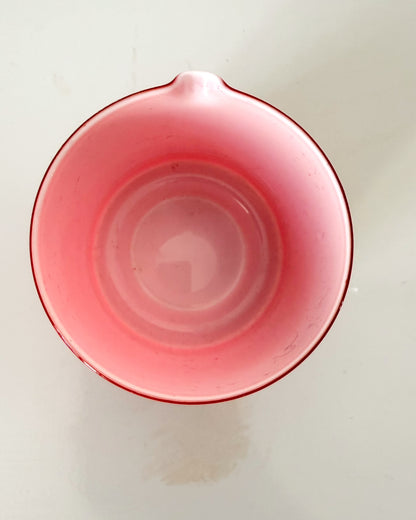 Pot à lait ou sauce en opaline rouge