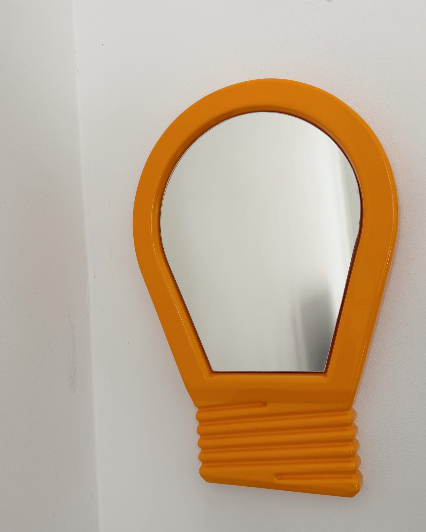 Miroir en plastique moulé en forme d'ampoule année 80
