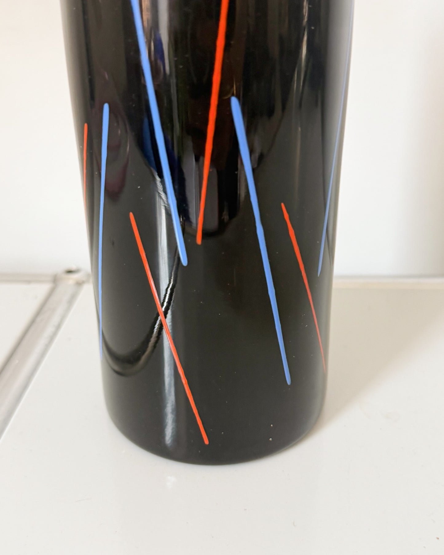Haut vase en verre hyalite noir Ikea 1988 par Marcela VOSMIKOVA