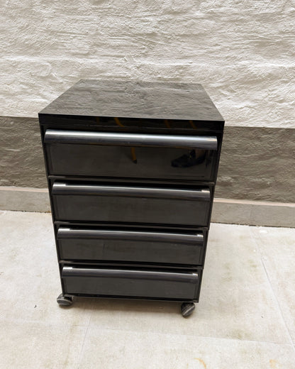 Meuble 4 tiroirs et sur roulettes Kartell Simon Fussell modèle 4602