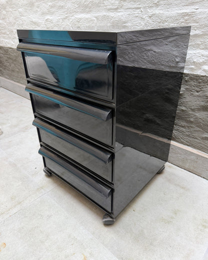 Meuble 4 tiroirs et sur roulettes Kartell Simon Fussell modèle 4602