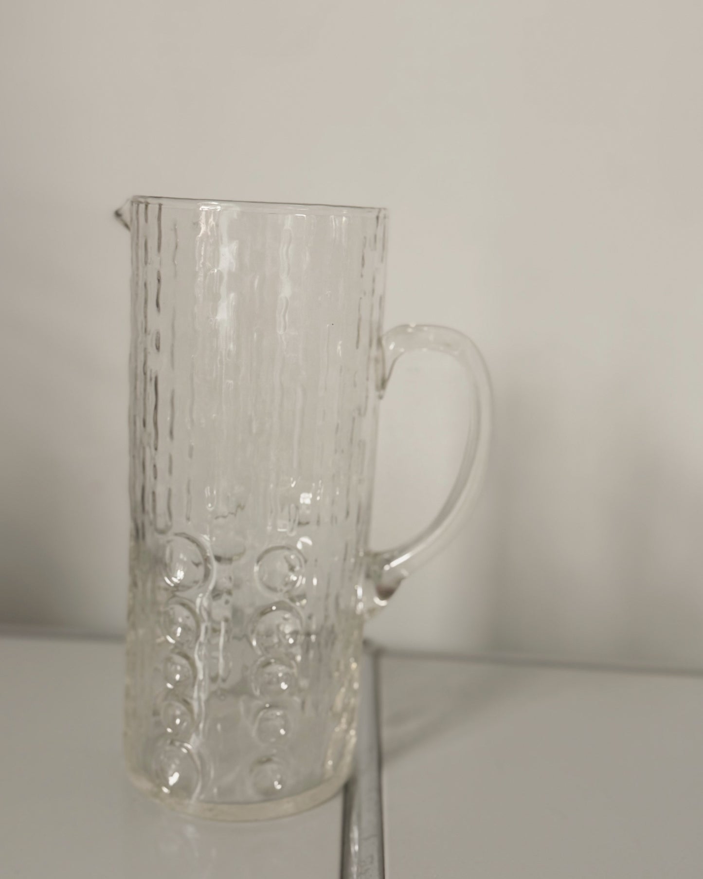 Carafe en verre brutaliste années 70
