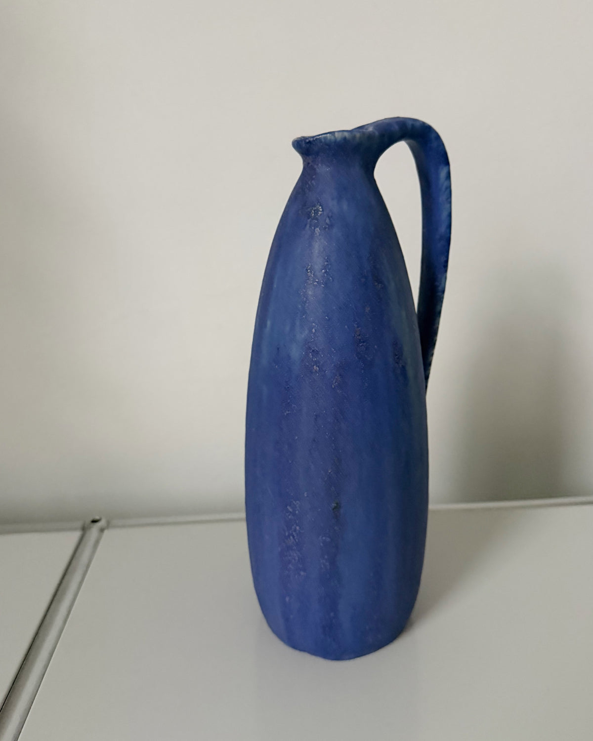 Vase pichet en céramique allemande bleue 1970