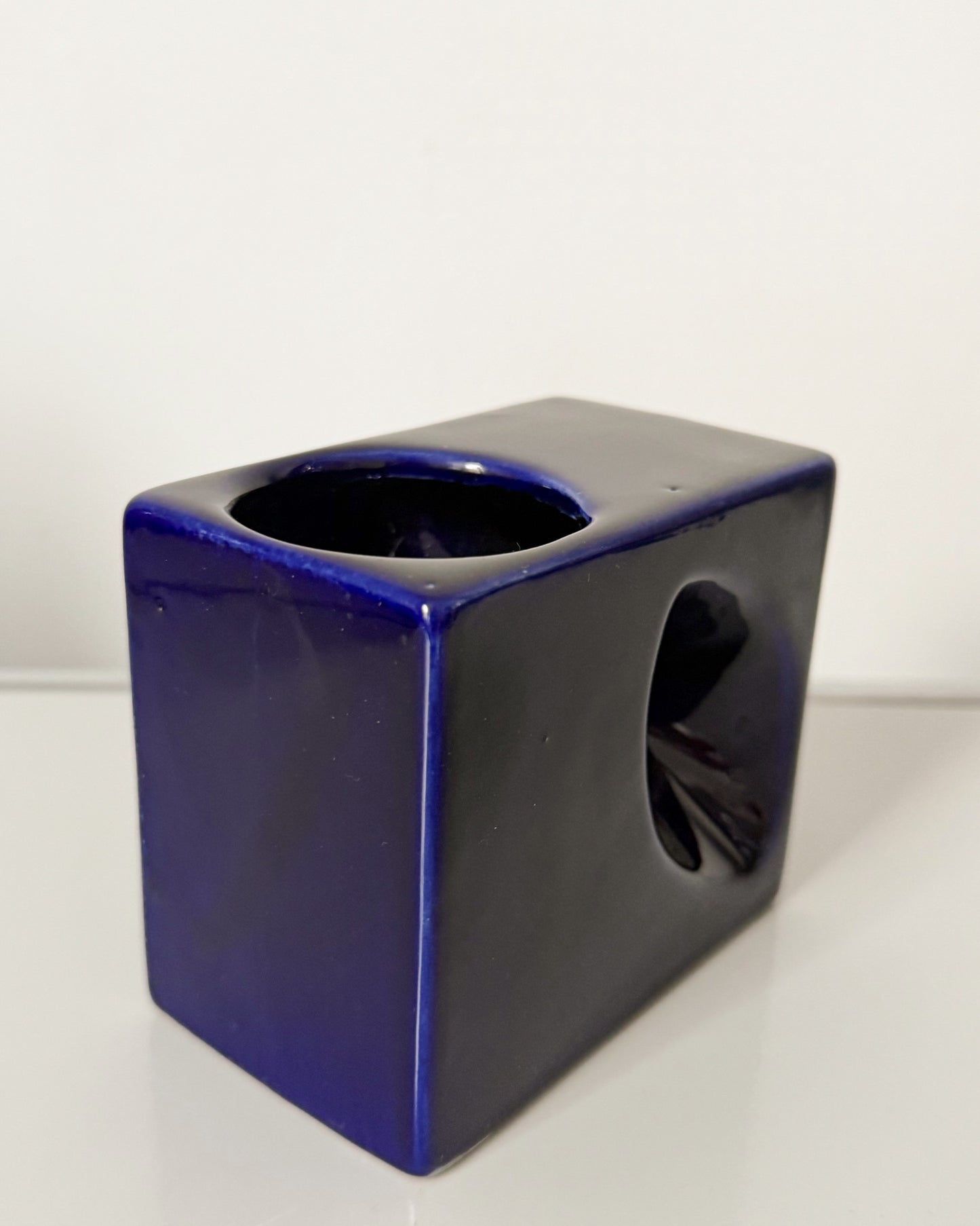 Vase cubique en céramique bleue Manufacture hollandaise AFINA RIJNSBURG