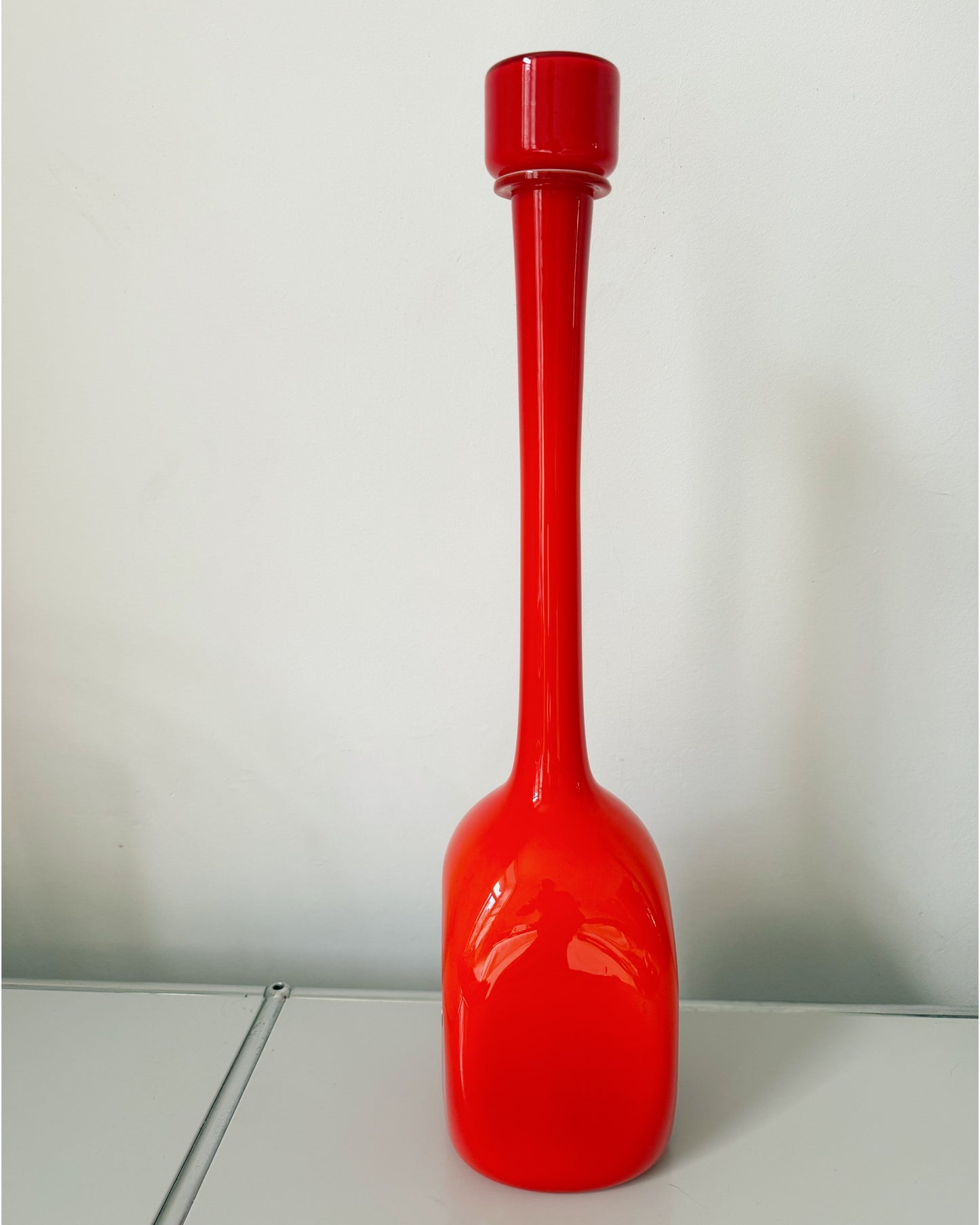 Bouteille vintage Empoli en opaline orange avec étiquette