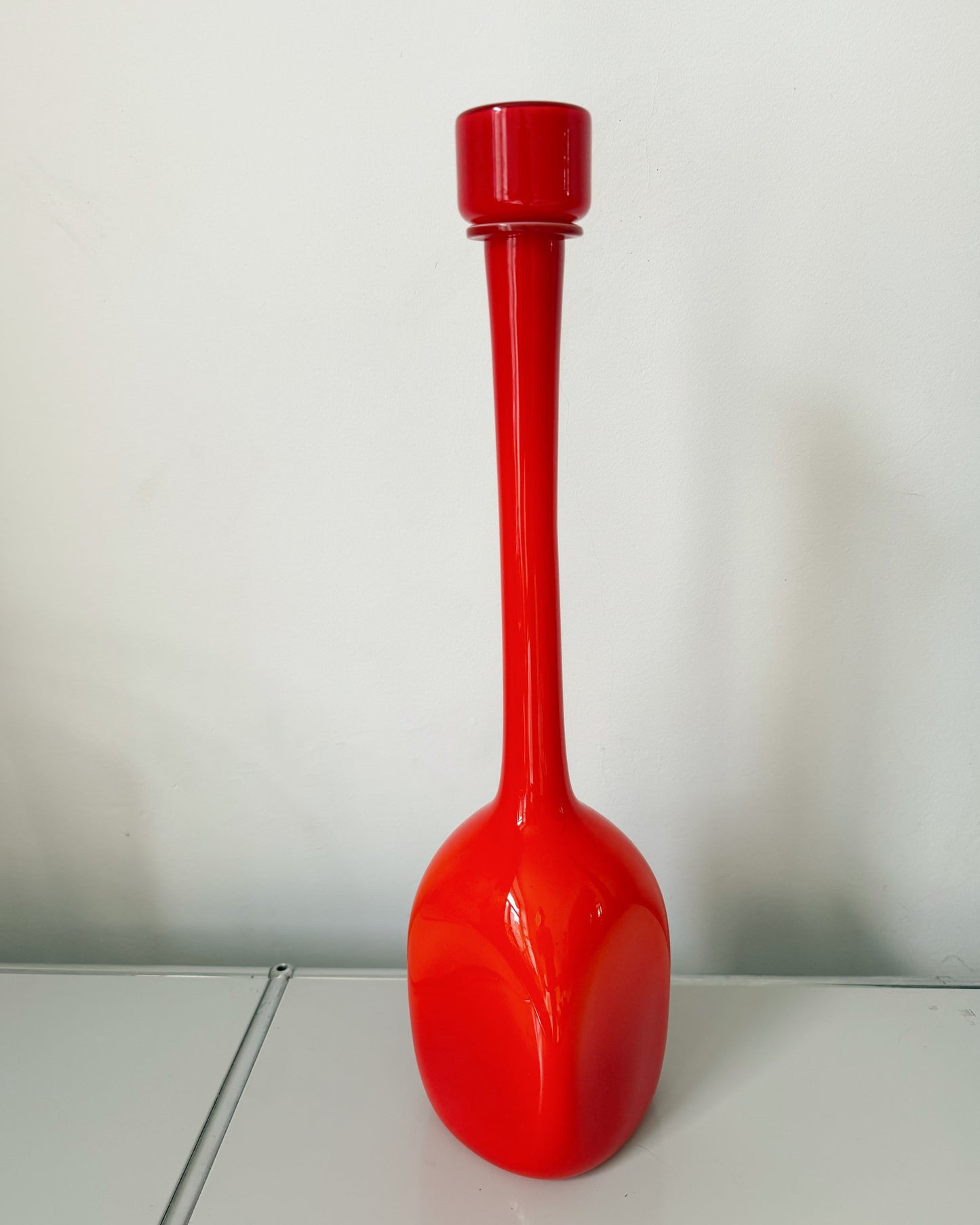 Bouteille vintage Empoli en opaline orange avec étiquette