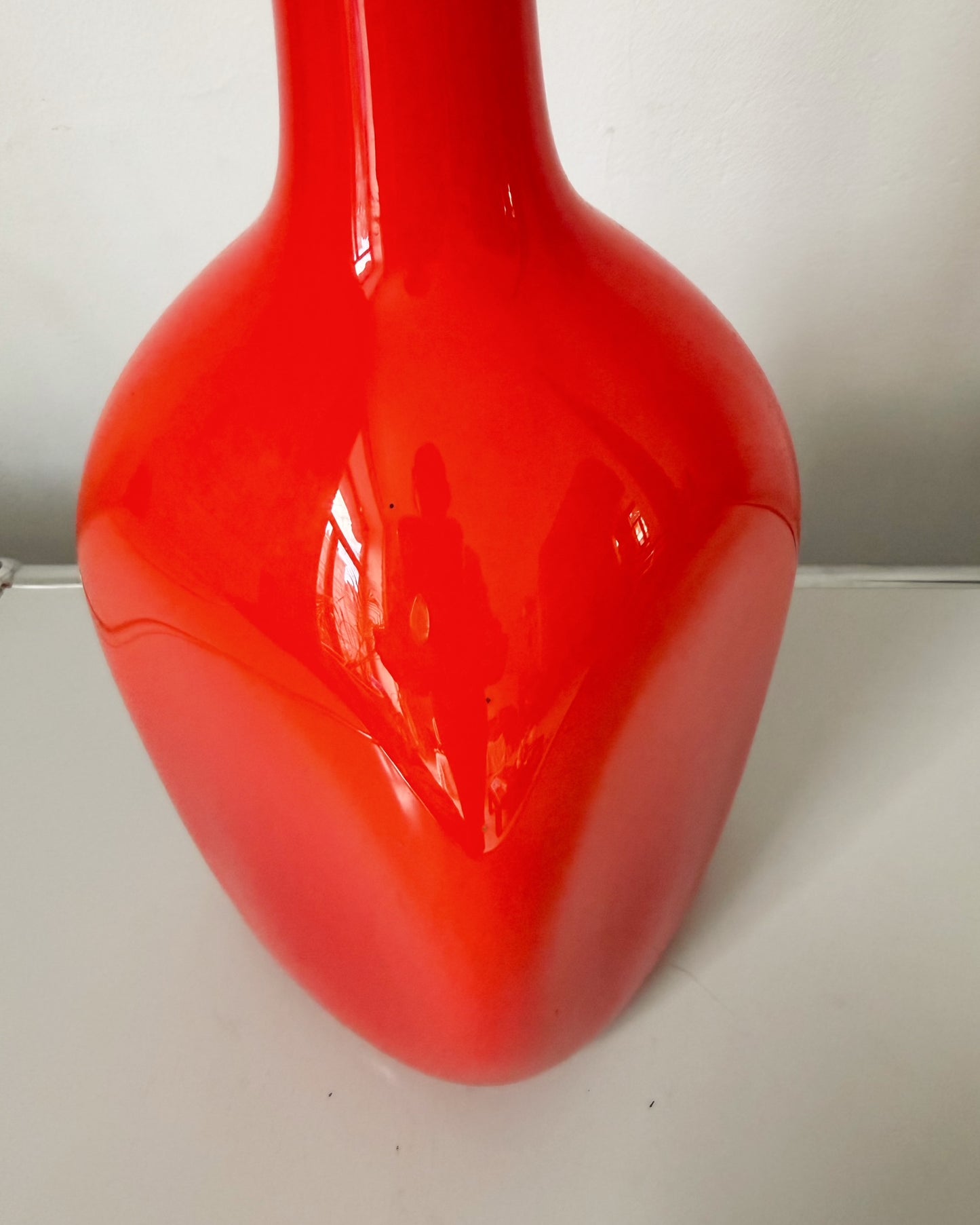 Bouteille vintage Empoli en opaline orange avec étiquette
