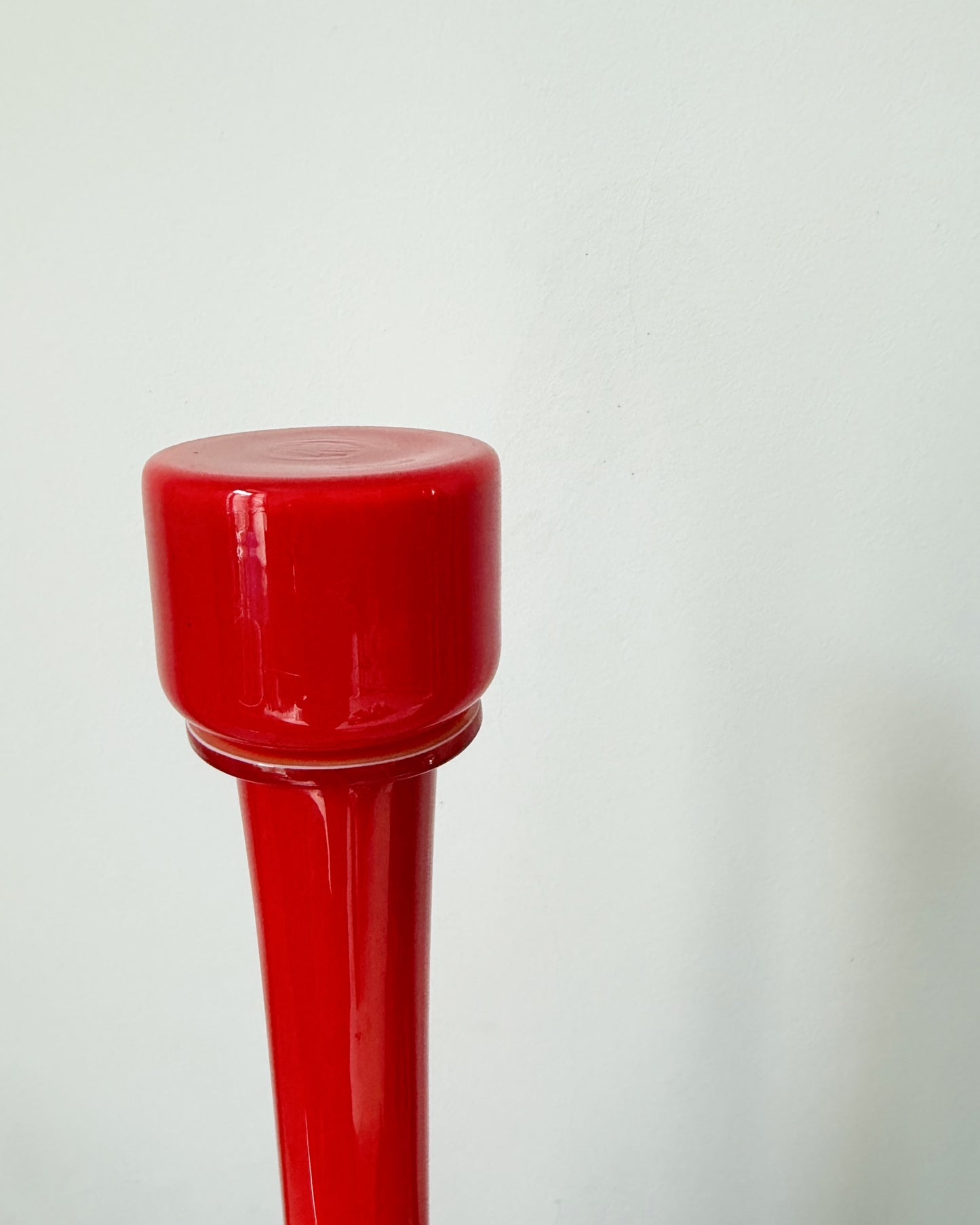 Bouteille vintage Empoli en opaline orange avec étiquette