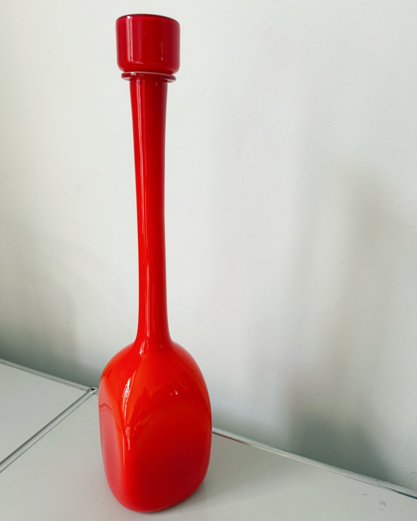 Bouteille vintage Empoli en opaline orange avec étiquette