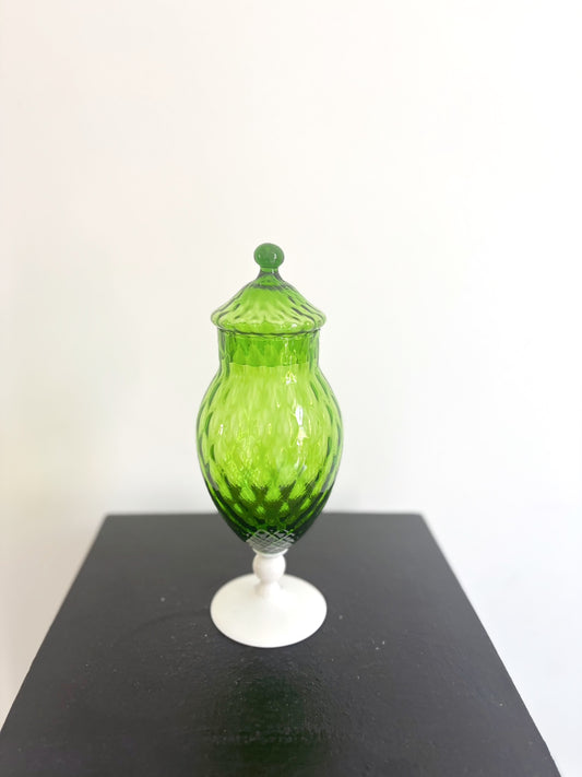 Bonbonnière en verre Empoli verte pied en opaline blanche