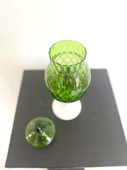 Bonbonnière en verre Empoli verte pied en opaline blanche