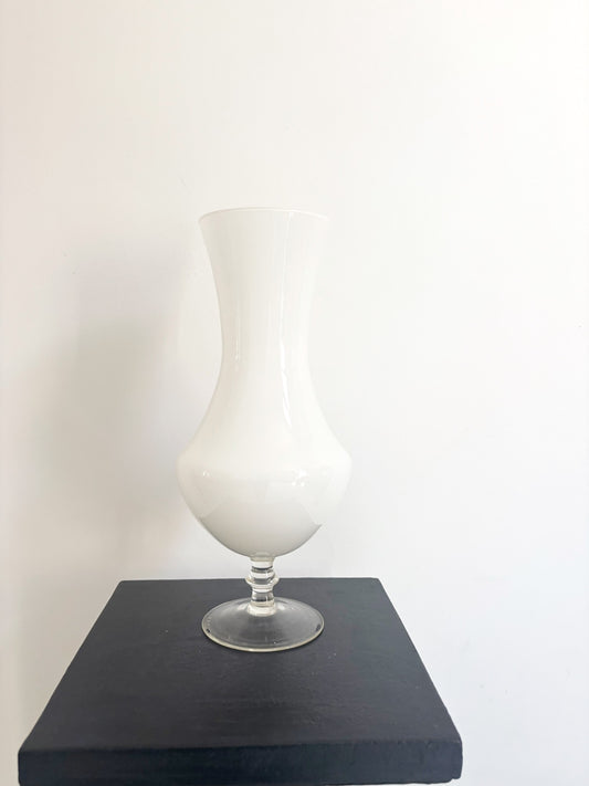 Vase en opaline blanche d'Empoli