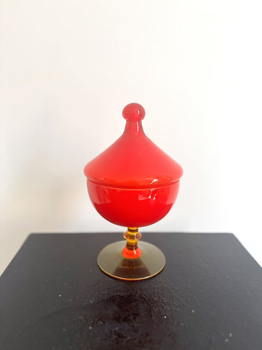 Bonbonnière en opaline rouge pied en verre orange