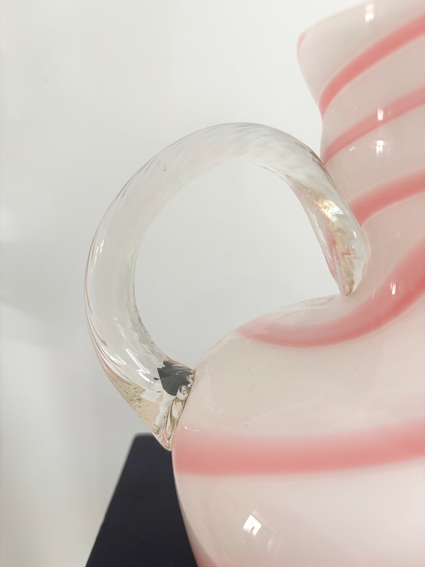 White Empoli opaline vase with pink spiral