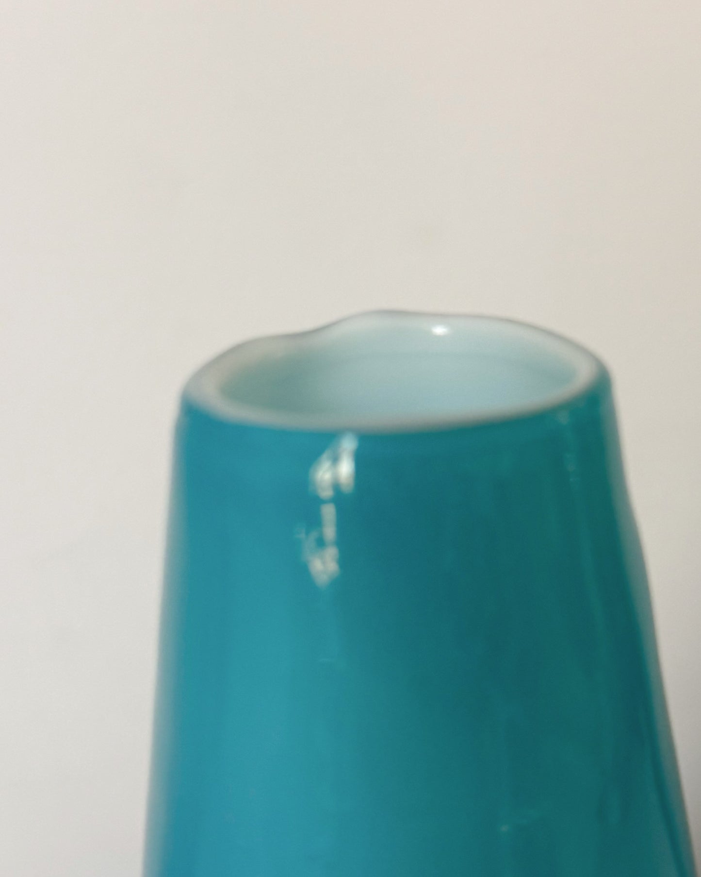 Vase en opaline Empoli bleu 1970