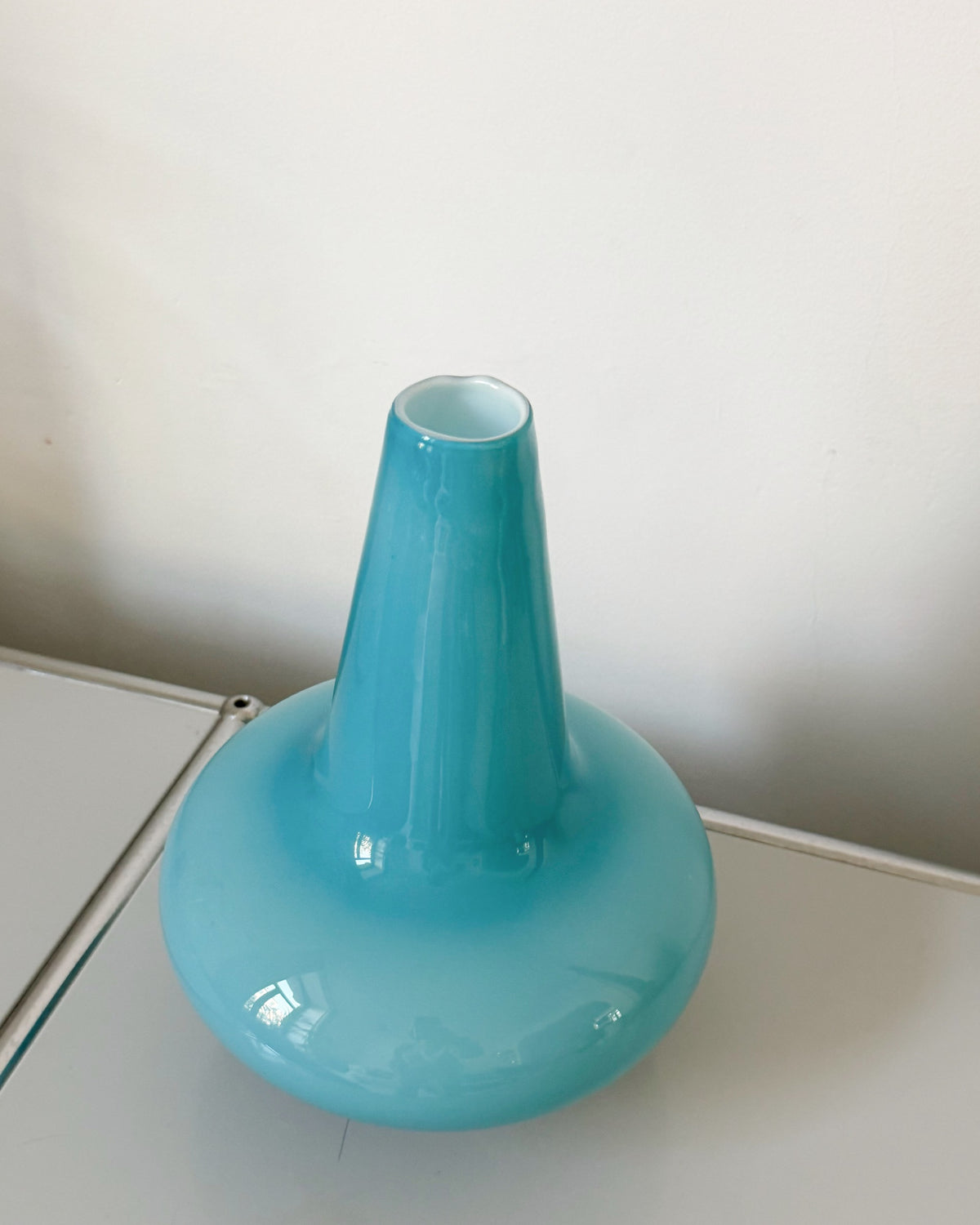 Vase en opaline Empoli bleu 1970