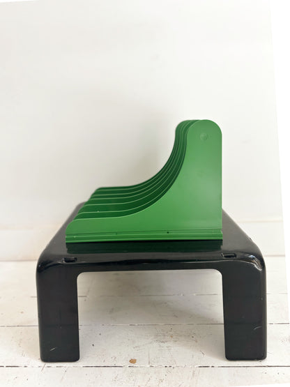 Grass green plastic record holder Schweizer Design