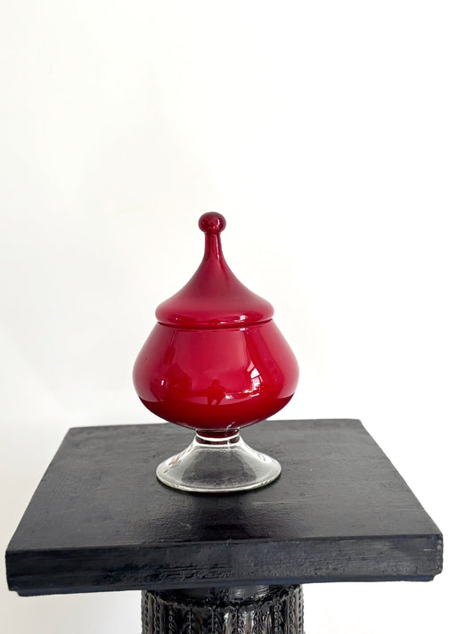 Bonbonnière en opaline rouge profond