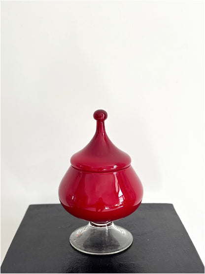Bonbonnière en opaline rouge profond