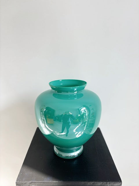 Vase irisé en opaline vert d'eau