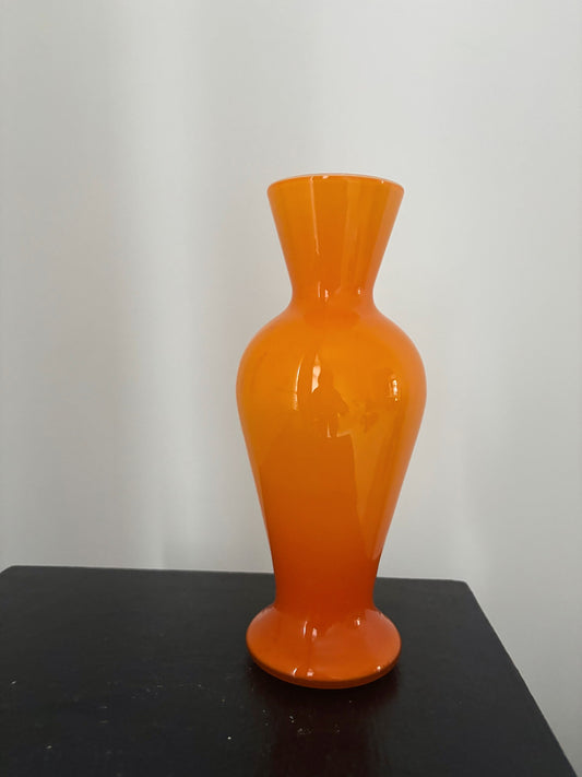 Petit vase orange en opaline