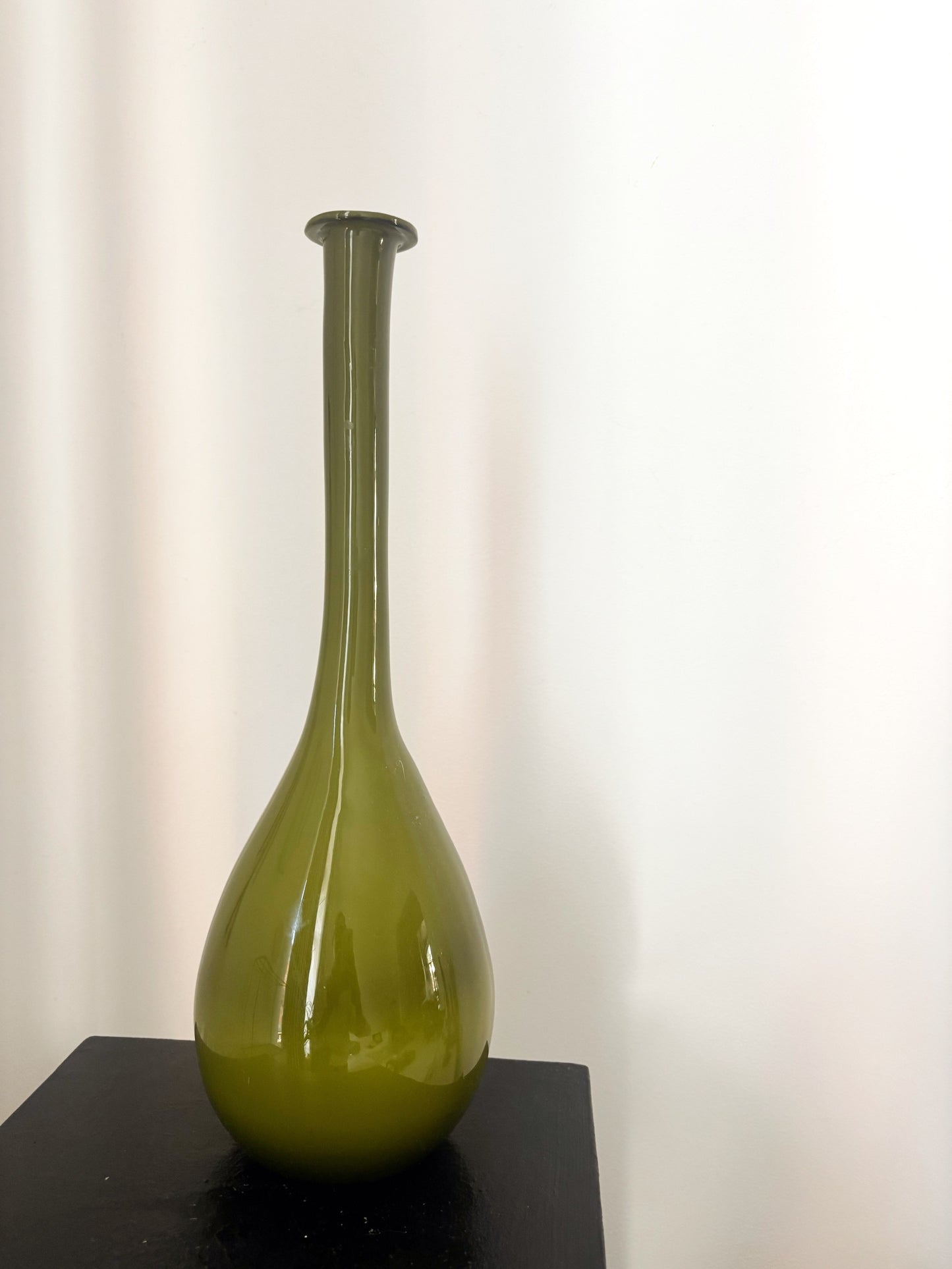 Bouteille vert Olive en opaline d'Empoli