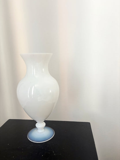 Vase blanc en opaline de Boom