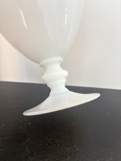 Vase blanc en opaline de Boom