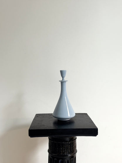 Bouteille en opaline française mauve pale