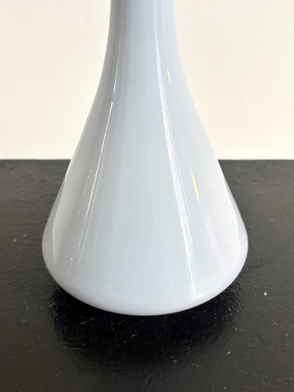 Bouteille en opaline française mauve pale
