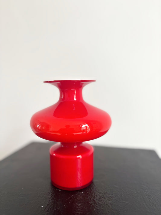 Vase Carnaby en opaline rouge d'Holmegaard par Per Lutken