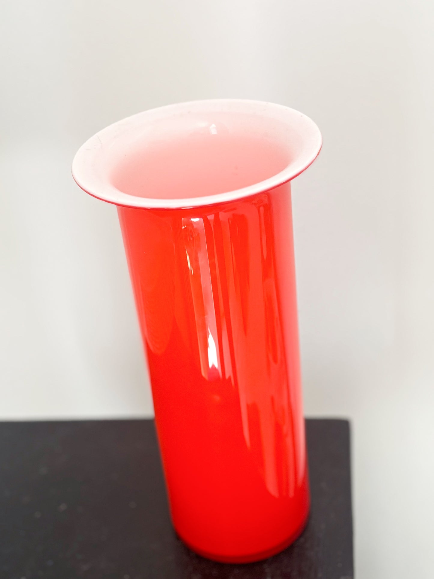 Vase en opaline rouge Holmegaard