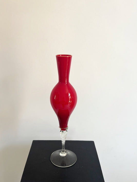 Long vase en opaline rouge d'Empoli