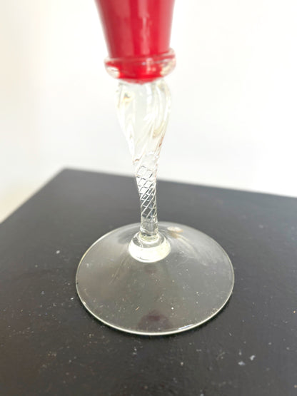 Long vase en opaline rouge d'Empoli