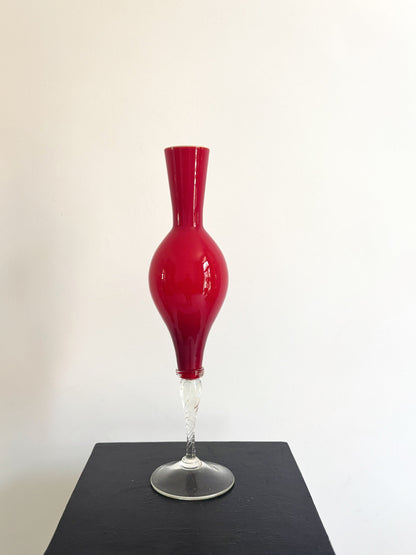 Long vase en opaline rouge d'Empoli
