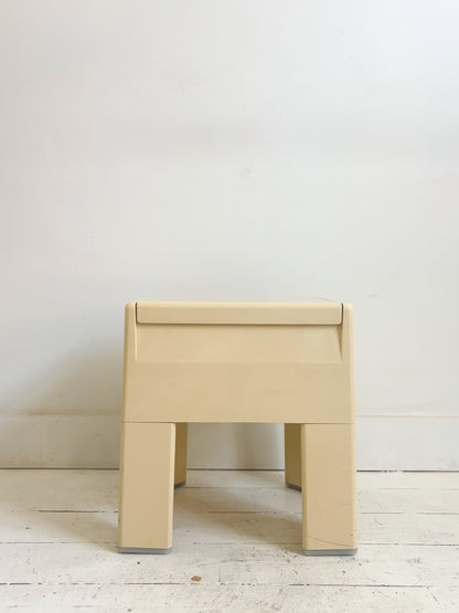 Tabouret de rangement design Olaf Von Bohr pour GEDY
