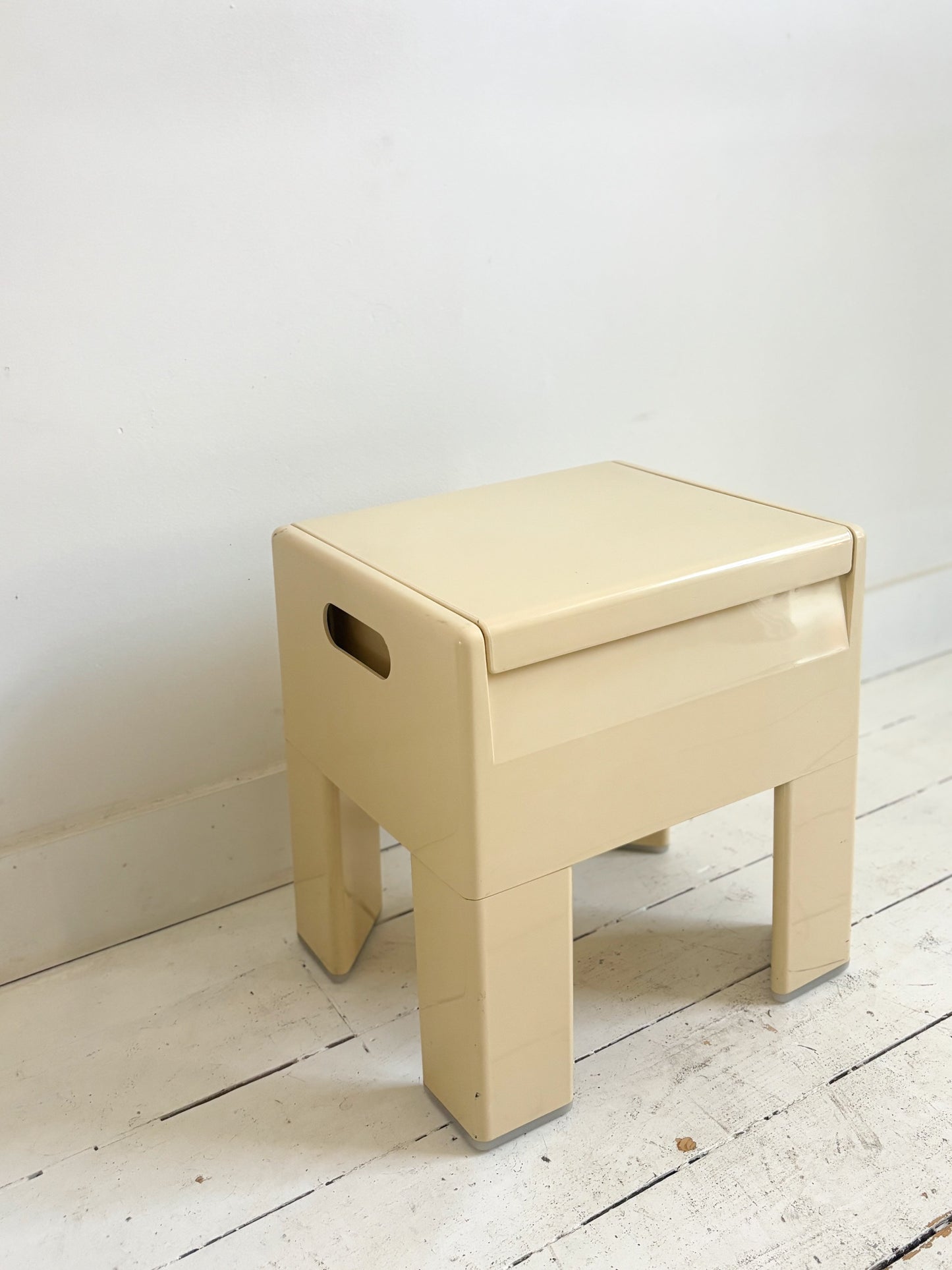Tabouret de rangement design Olaf Von Bohr pour GEDY