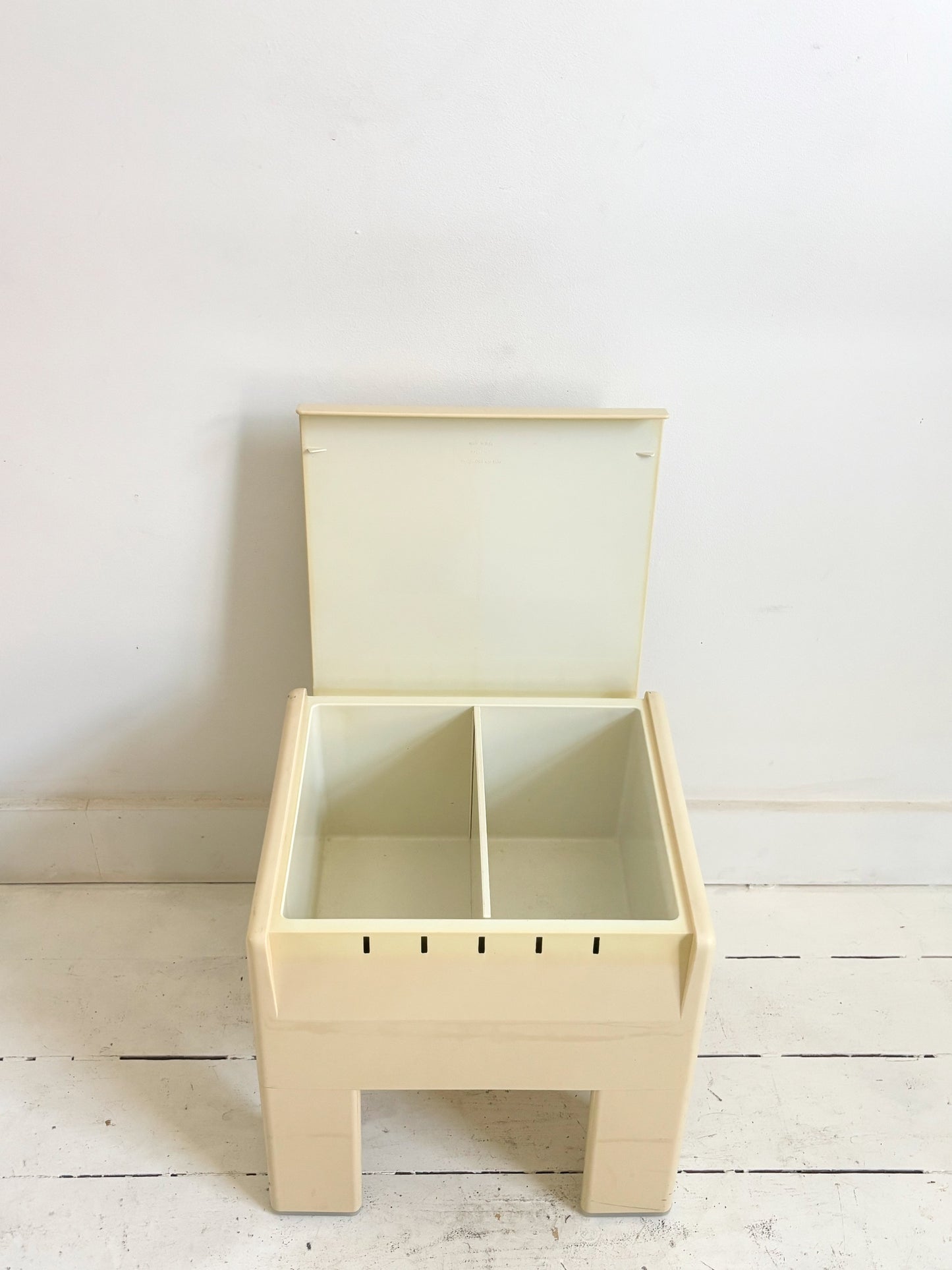 Tabouret de rangement design Olaf Von Bohr pour GEDY