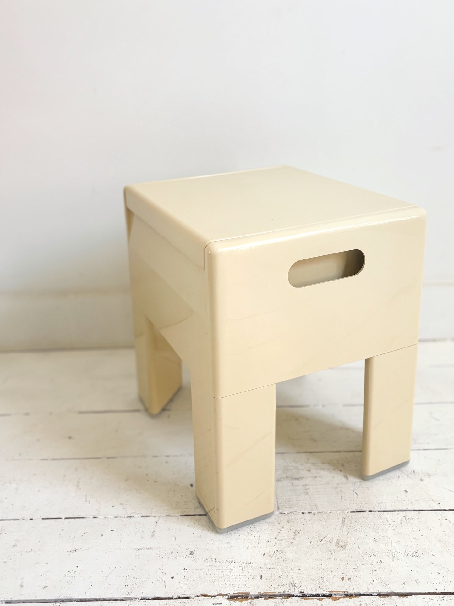 Tabouret de rangement design Olaf Von Bohr pour GEDY