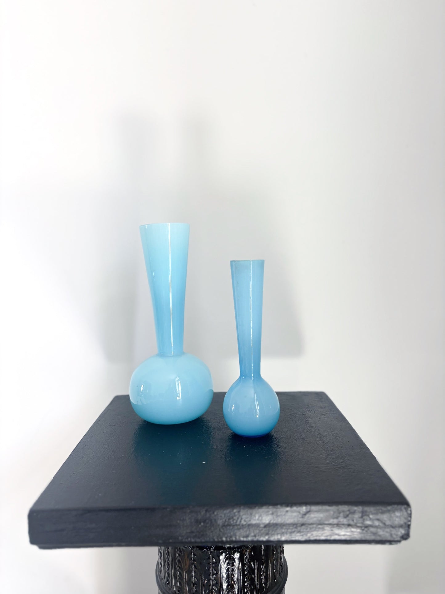 Paire de vases bleus en opaline Empoli