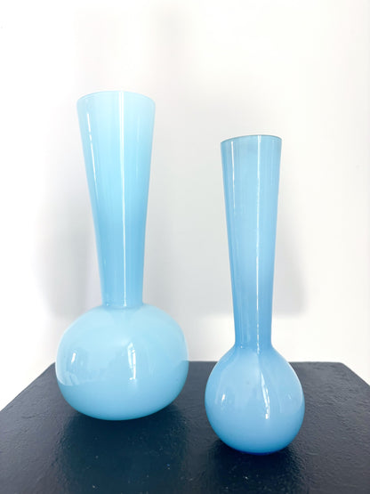 Paire de vases bleus en opaline Empoli