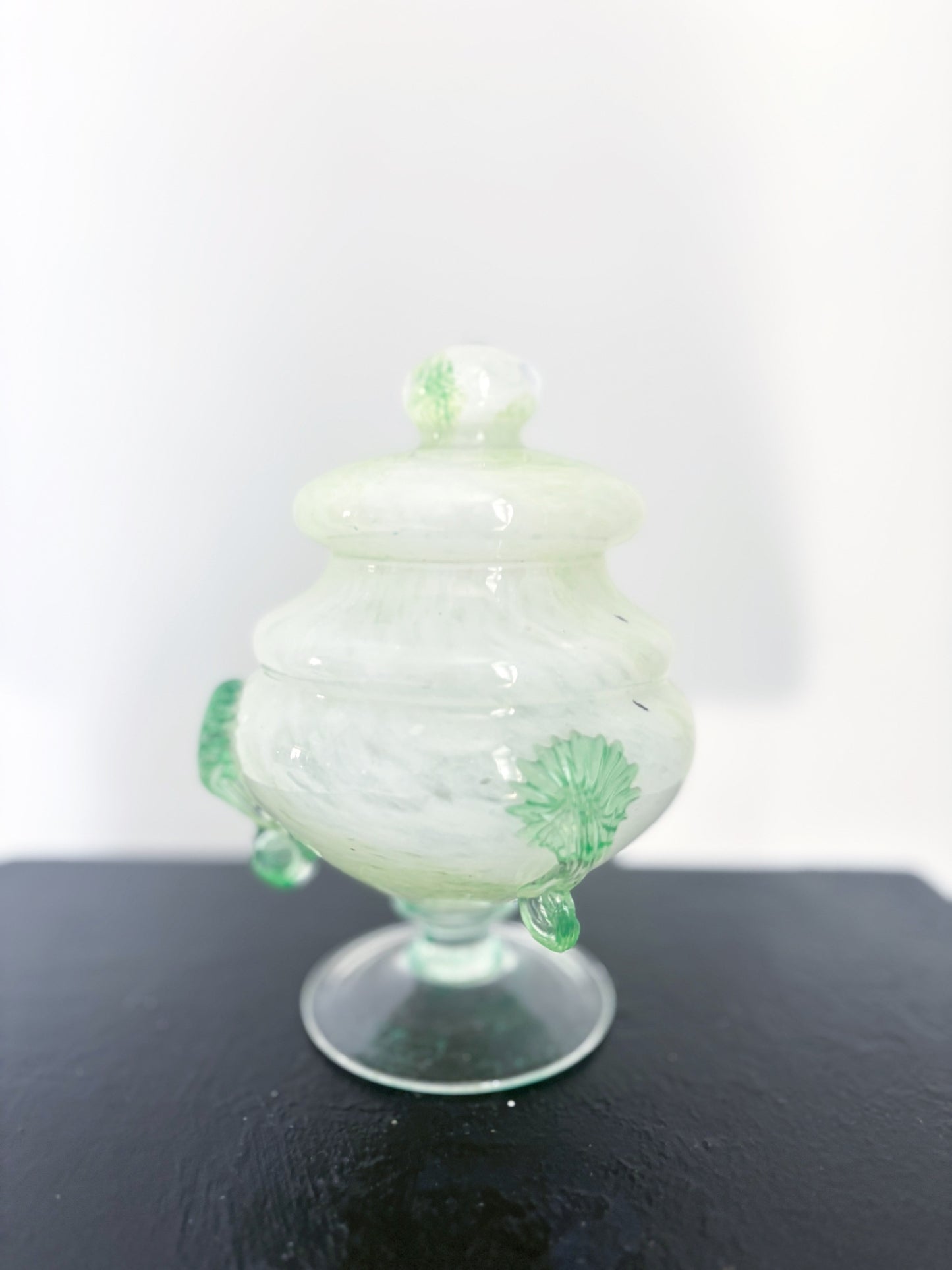 Bonbonnière verte en opaline Murano