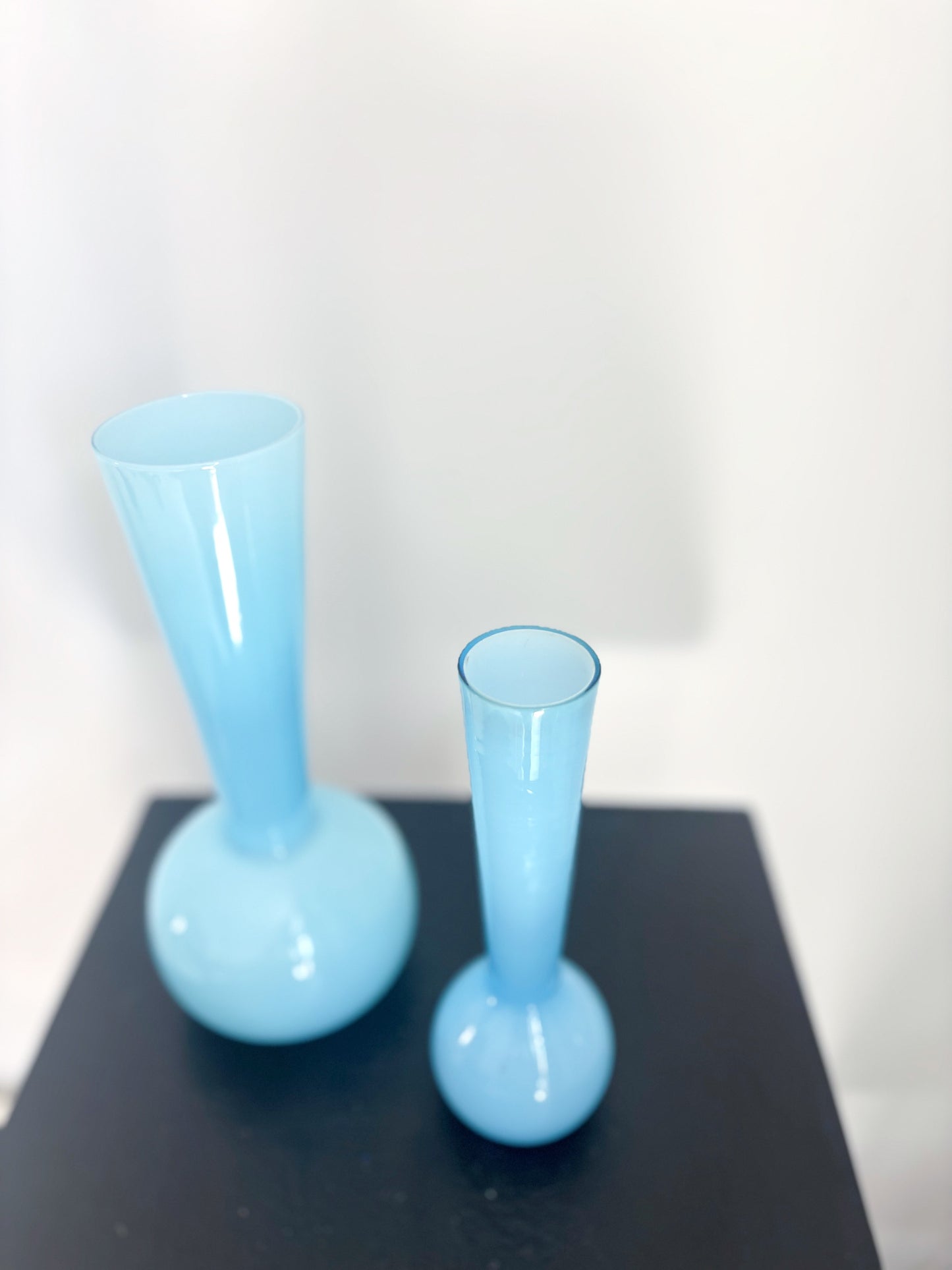 Paire de vases bleus en opaline Empoli