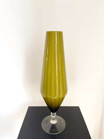 Haut vase en opaline vert olive